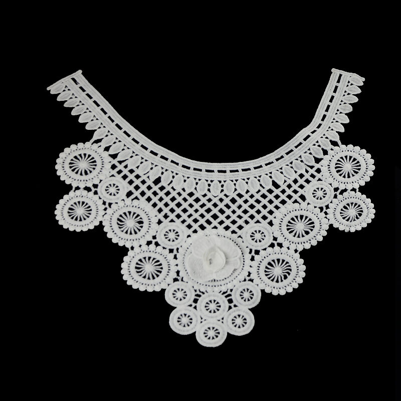 Collar de encaje guipur 3D